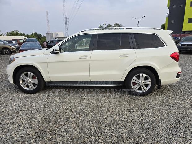 Mercedes-Benz GL-Class GL 550 2013 White · Photo 3
