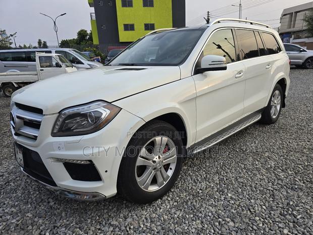Mercedes-Benz GL-Class GL 550 2013 White · Photo 4