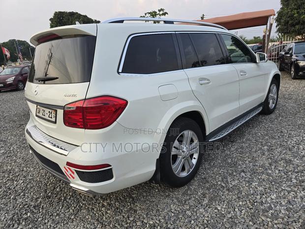 Mercedes-Benz GL-Class GL 550 2013 White · Photo 5