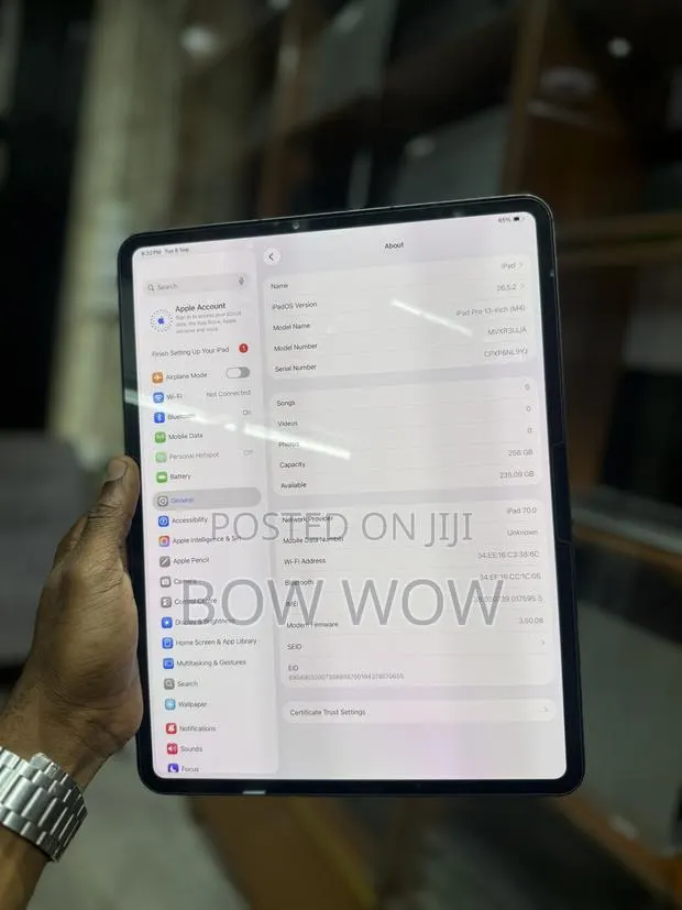 Apple iPad Pro 13 (2024) 256 GB Gray · Photo 2