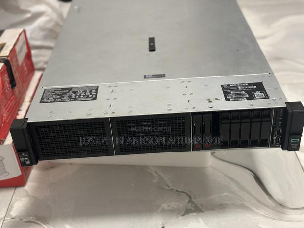 New Server HP ProLiant DL380 Gen10 32GB Intel Xeon SSHD+SSD 2T · Photo 2