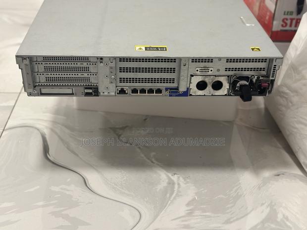 New Server HP ProLiant DL380 Gen10 32GB Intel Xeon SSHD+SSD 2T · Photo 3