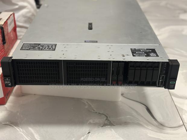 New Server HP ProLiant DL380 Gen10 32GB Intel Xeon SSHD+SSD 2T · Photo 1