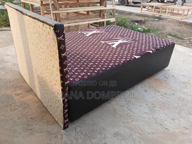 Brown Inbuilt Double Bed · Photo 4