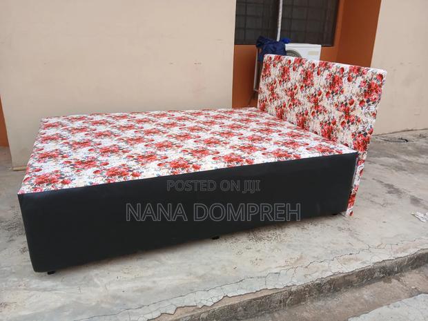 Very Neat Inbuilt Double Bed · Photo 3