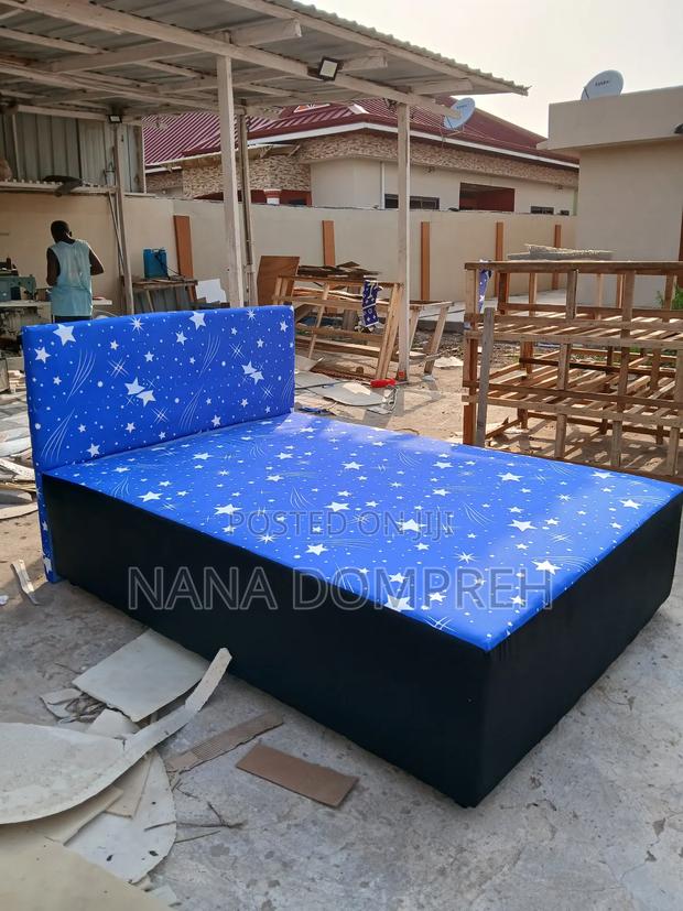 Blue Inbuilt Double Bed · Photo 2