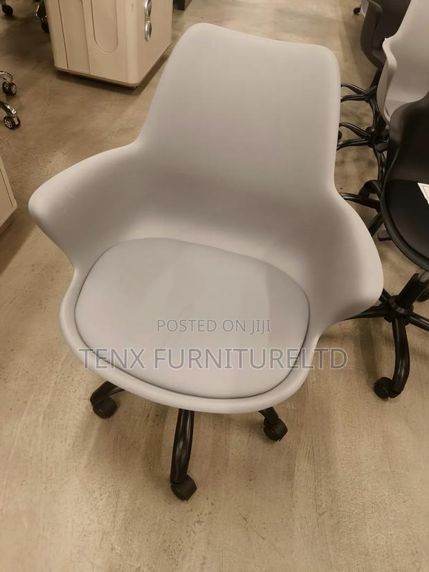 Office Chair (360* Swivel) Gray · Photo 1