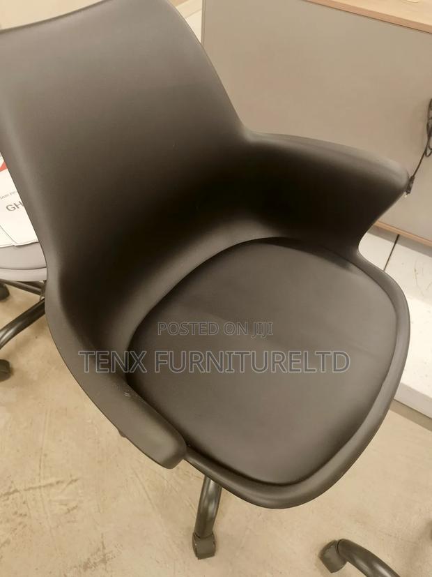 Swivel Office Chair (Black) · Photo 1