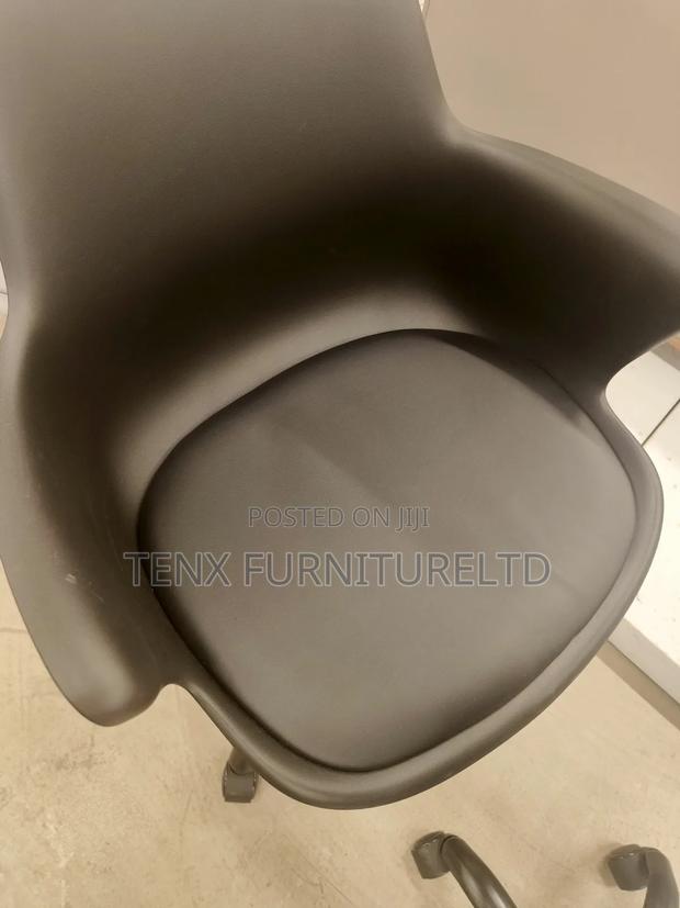 Swivel Office Chair (Black) · Photo 2