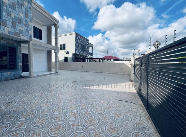 4bdrm House in Lakeside for sale · Photo 3