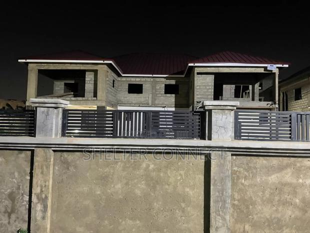 8bdrm Apartment in Pantang, Pentecost for sale · Photo 5