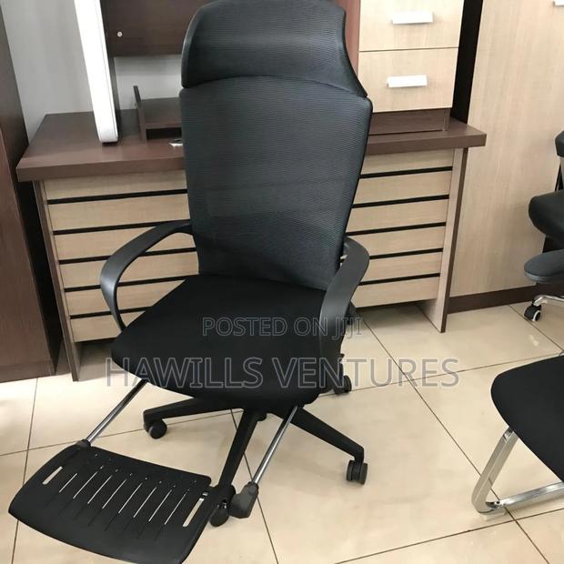Comfort Swivel Mesh Chair · Photo 1