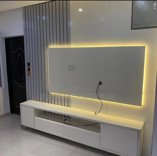Foreign Wood MBF Console Tv Stand · Photo 2