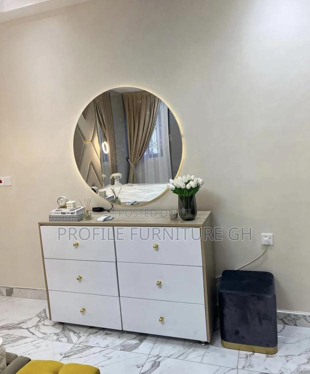Pristine Console With Six Drawers · Photo 1
