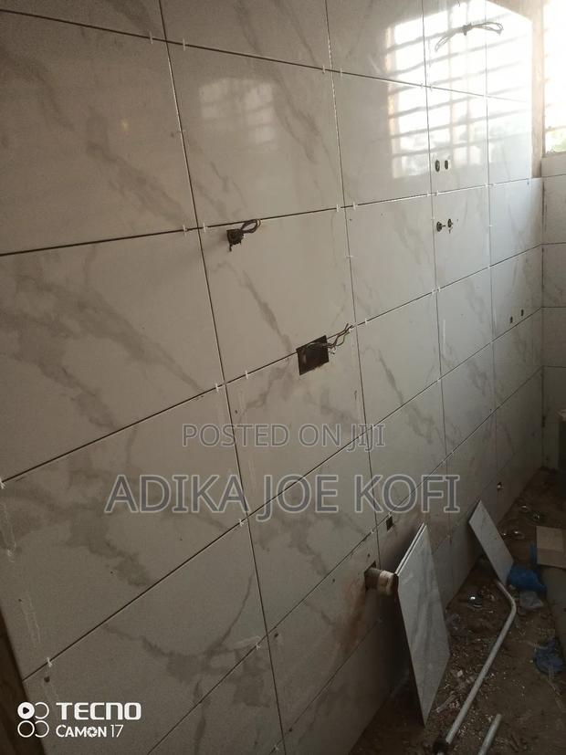 Tiles Workers Decorative Floor · Photo 2