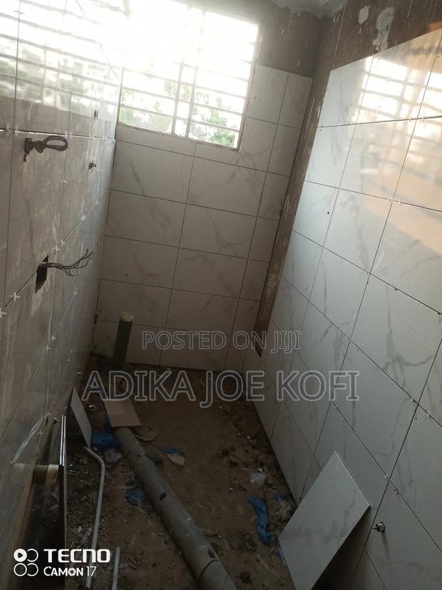 Tiles Workers Decorative Floor · Photo 4