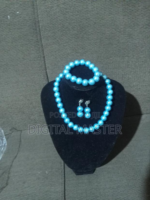 Pearl Necklace · Photo 2