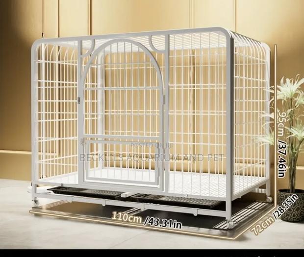 Outdoor Metallic Dog Cage · Photo 2