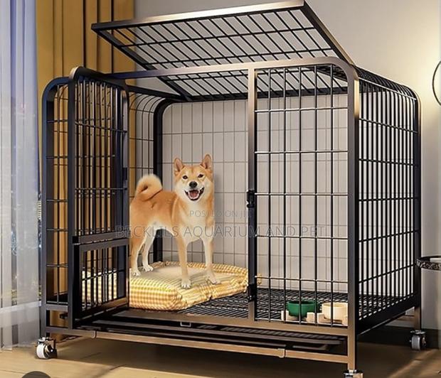 Outdoor Metallic Dog Cage · Photo 1