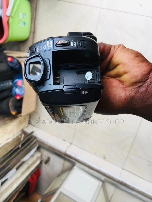 Experience the Difference: Sony HDR-XR500E Video Camera · Photo 1