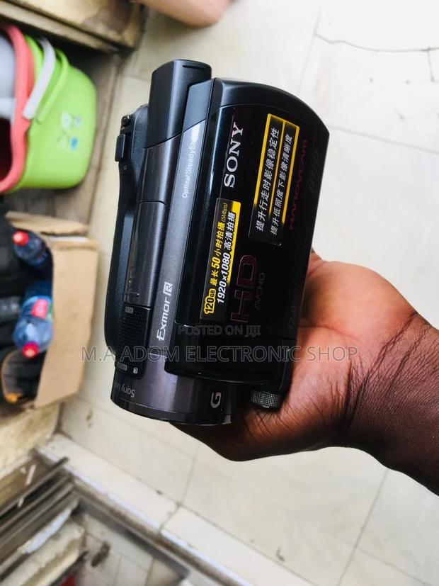 Sony HDR-XR500E: Capture Life's Moments in Vivid Detail · Photo 1
