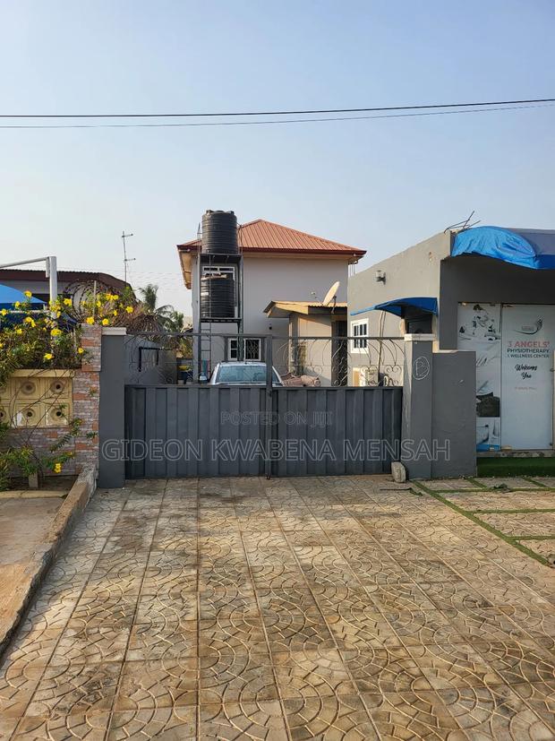 Furnished 4bdrm House in Sakumono Estate, Tema Metropolitan for sale · Photo 8