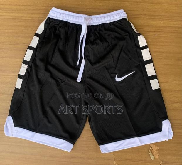 Nike Basketball Pant. · Photo 1
