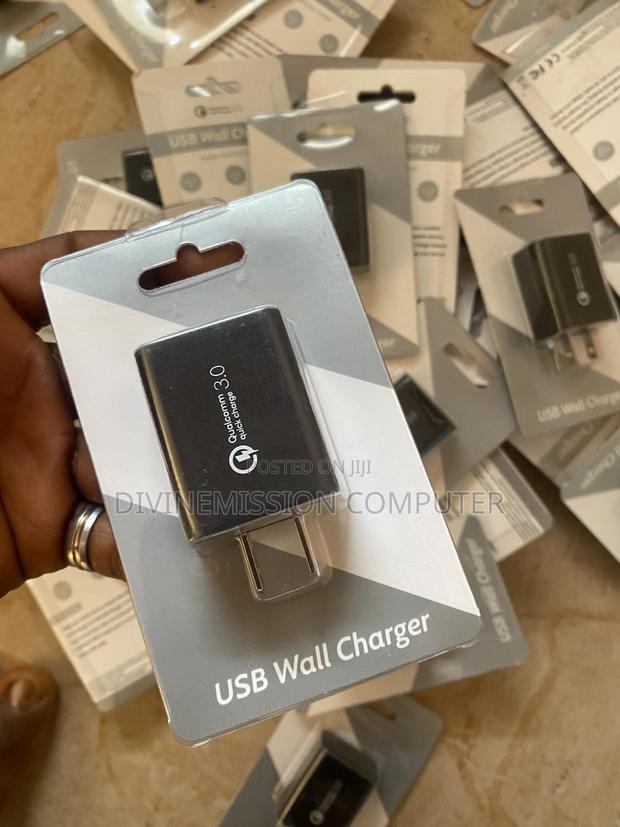 Qualcomm,Quick Charger 3.0, 3v,6v,9v,12v.18w. Fast Charger · Photo 5