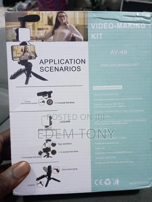 Vlogging Kit- With Mic Light · Photo 3