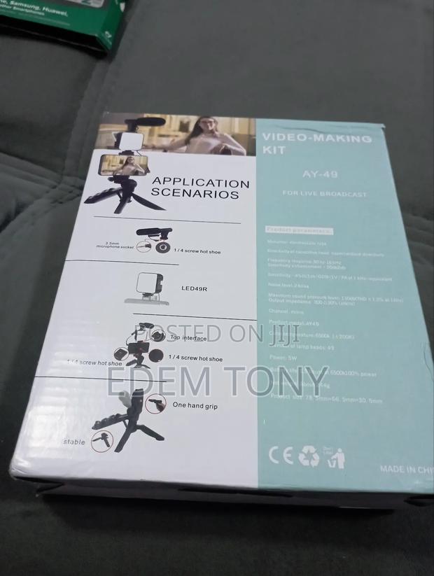 Vlogging Kit- With Mic Light · Photo 4