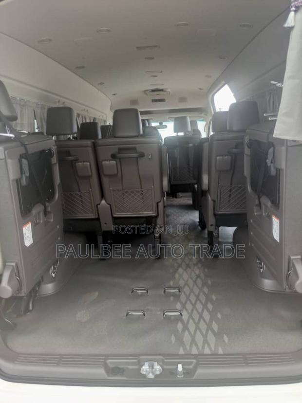 Toyota HiAce 2023 White · Photo 3