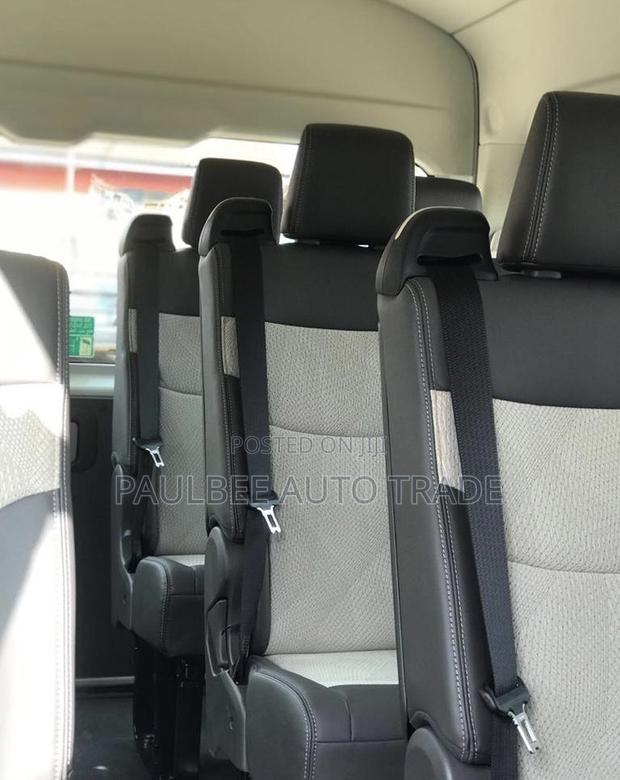 Toyota HiAce 2023 White · Photo 5