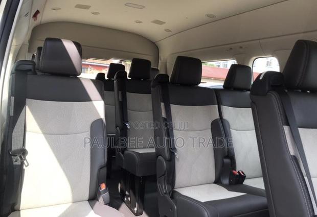 Toyota HiAce 2023 White · Photo 7