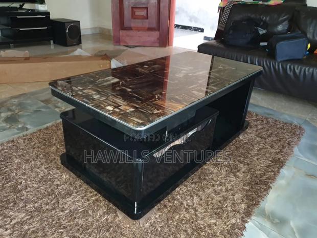 Luxury Executive Center Table · Photo 1