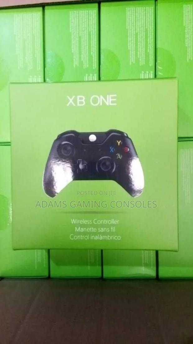 Xbox One Controllers Selling · Photo 2