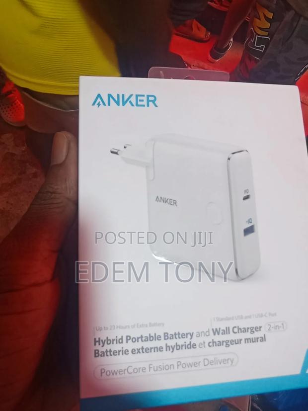 Anker Hybrid Portable Battery and Wall Charger · Photo 2