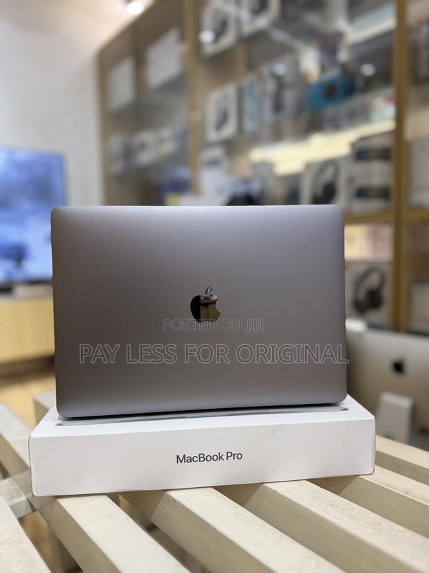 Laptop Apple MacBook Pro 2022 M2 8GB Apple M2 SSD 512GB · Photo 2