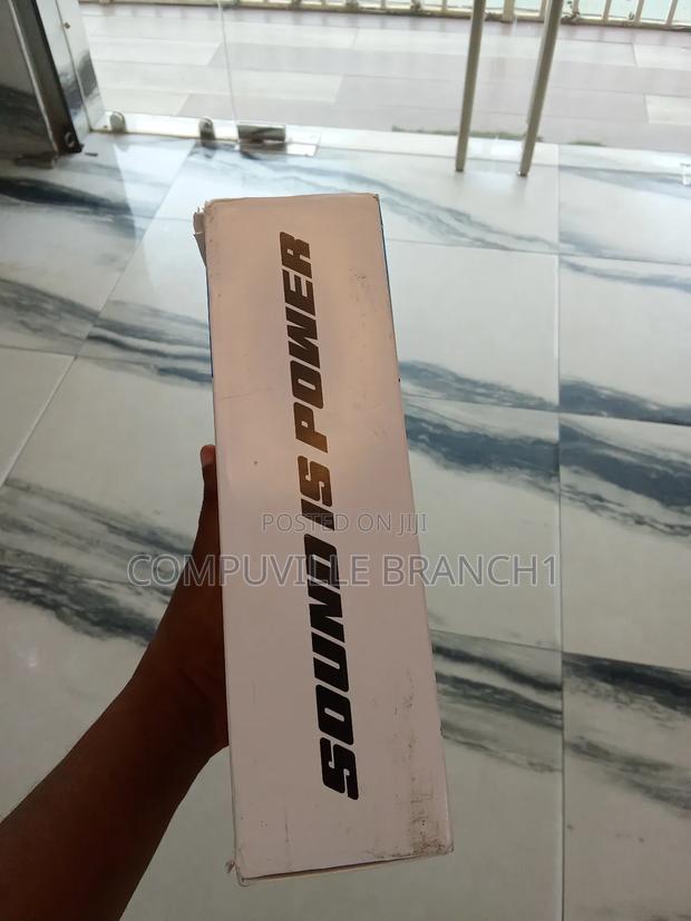 Bose Quietcomfort Headphones · Photo 2