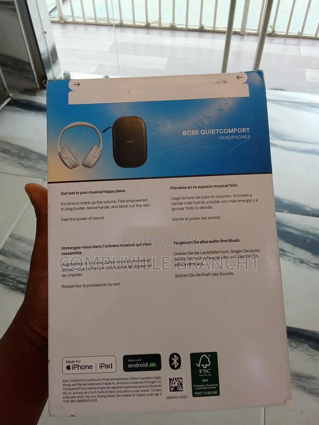 Bose Quietcomfort Headphones · Photo 3