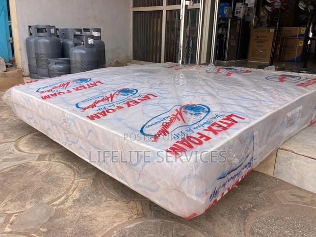 10" Spring Mattress Queen Size/Latex Foam · Photo 1