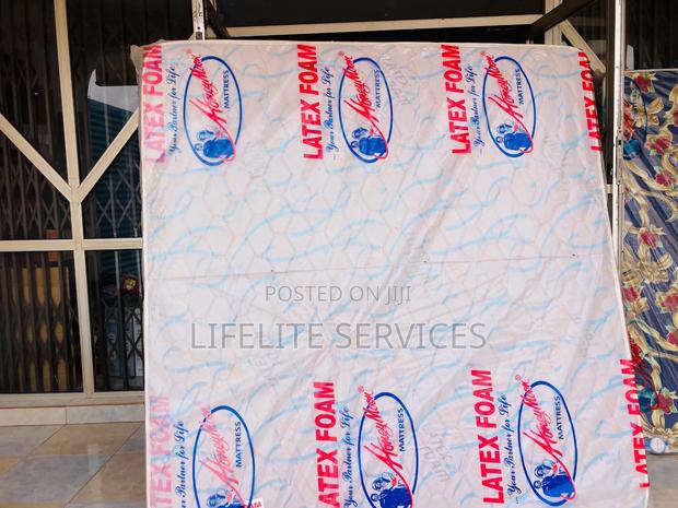 10" Spring Mattress Queen Size/Latex Foam · Photo 2