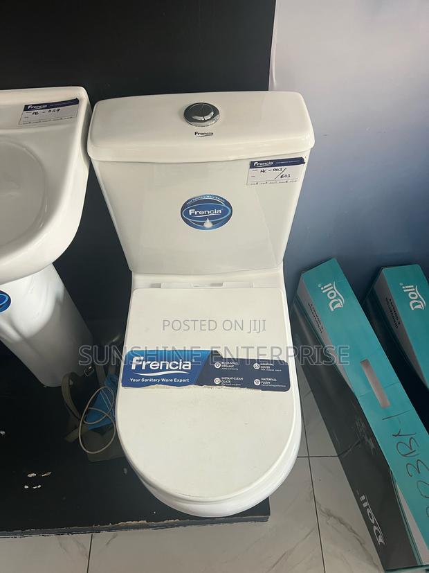 Water Closet Set With Basin · Photo 3