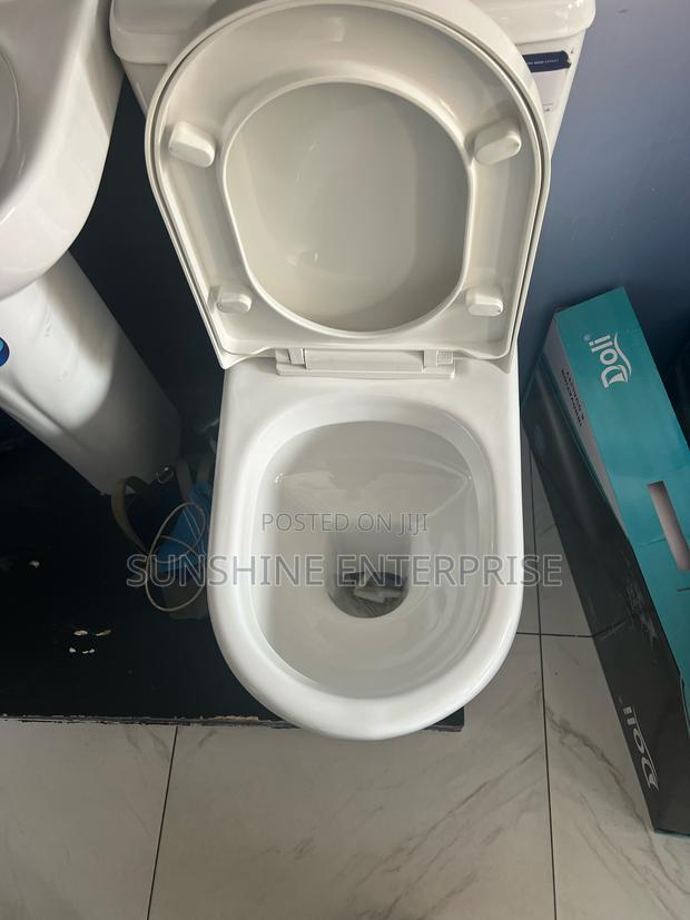 Water Closet Set With Basin · Photo 4