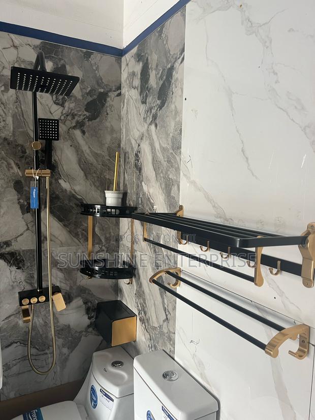 Bathroom Shower Set With Accessories · Photo 1