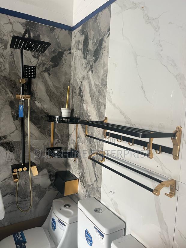 Bathroom Shower Set With Accessories · Photo 2