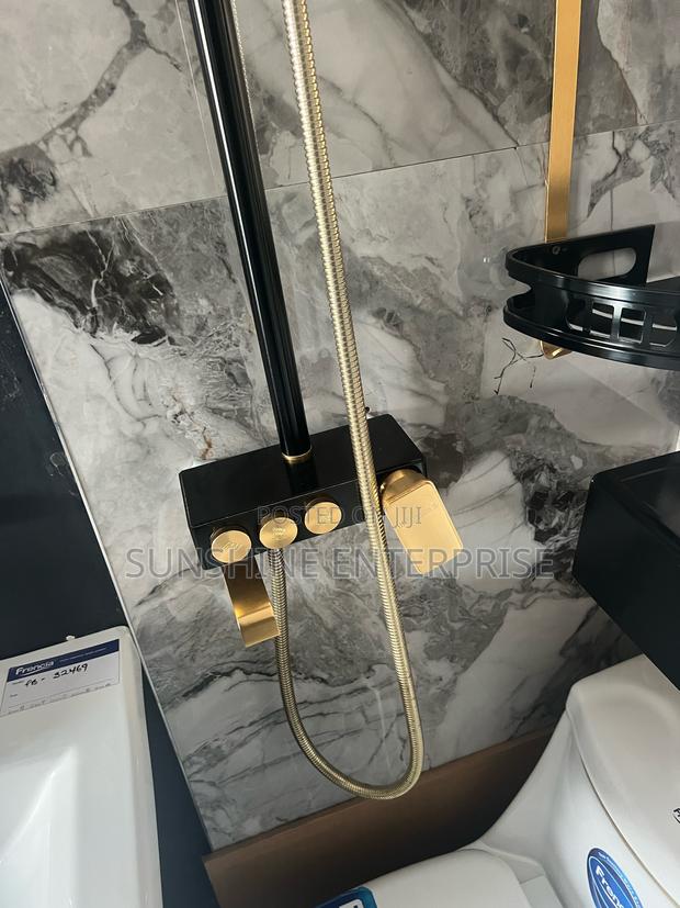 Bathroom Shower Set With Accessories · Photo 6