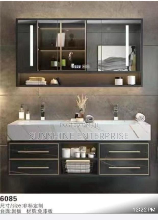 Double Cabinet Basin · Photo 1