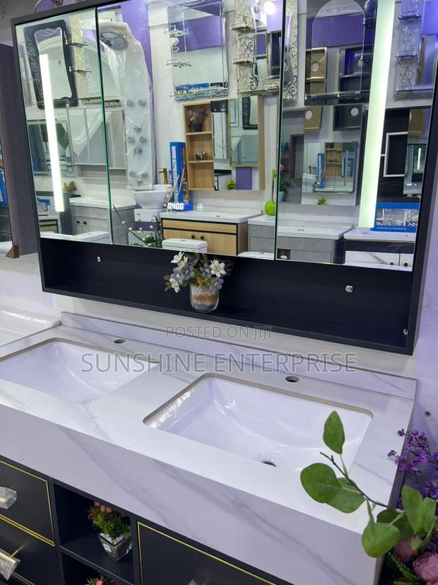 Double Cabinet Basin · Photo 2