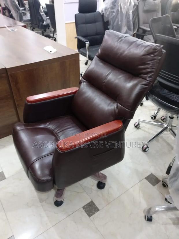 Manager Leather Chair · Photo 1