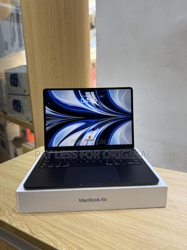 New Laptop Apple MacBook Air 2023 M2 8GB Apple M2 SSD 256GB · Photo 1